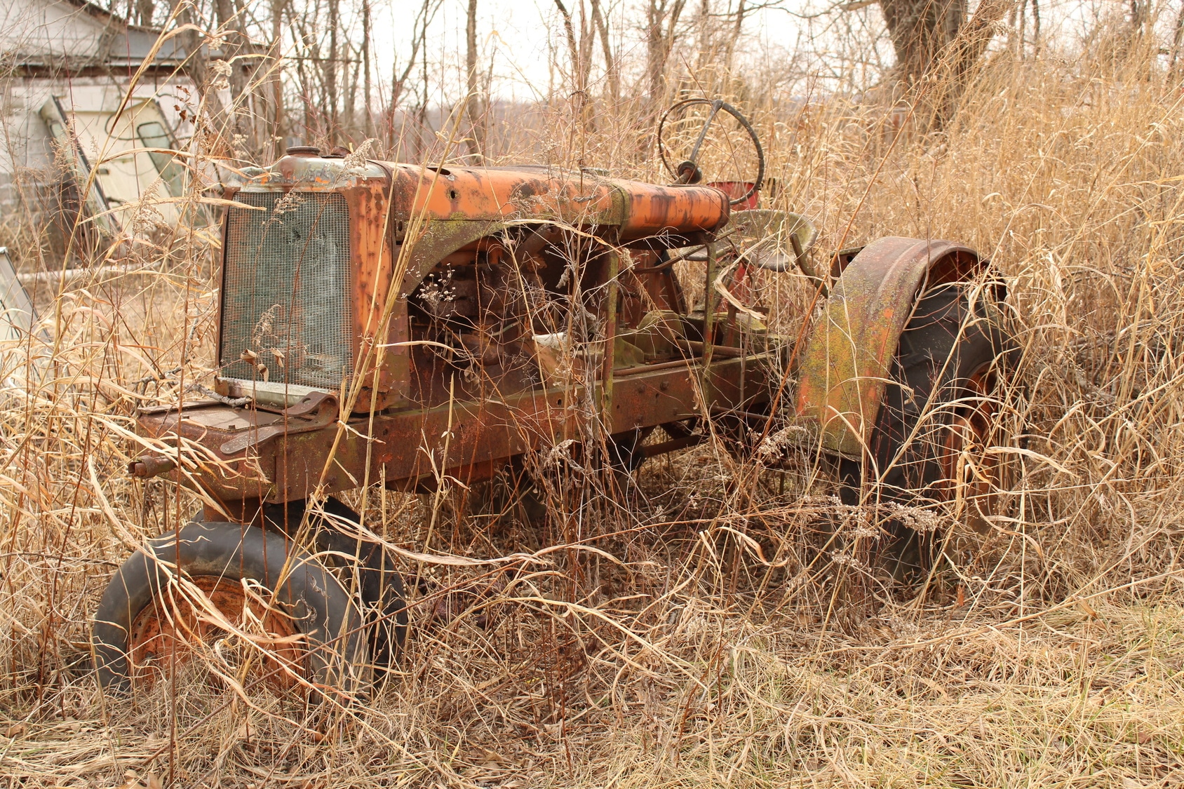 image of vintage tractor that can be recycling with leading scrap metal recycling company in IL