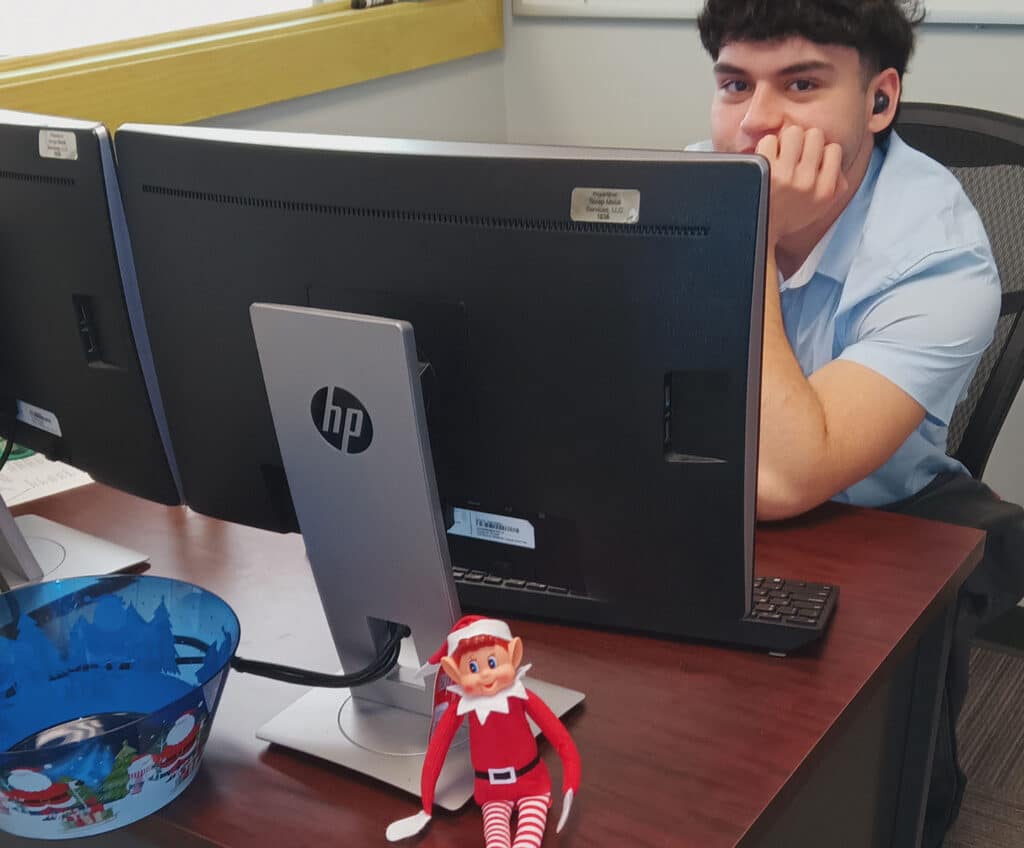 Elf on the desk contest